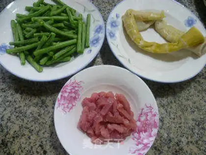 Make Skinny veggie tails with fried beans step 0