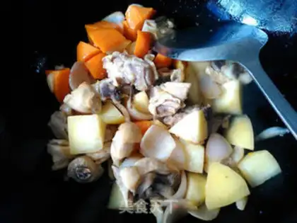 Make Curry potato chicken step 5