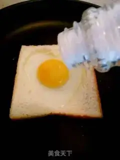 Make Toast eggs step 5