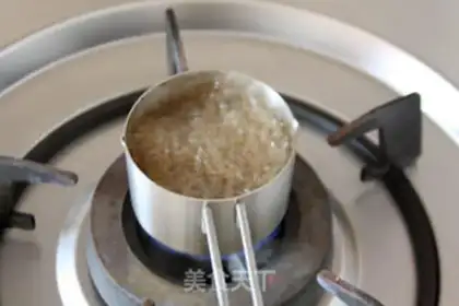Make Black beer with hard bread step 0
