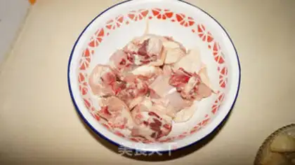 Make Chestnuts burn chicken legs step 1