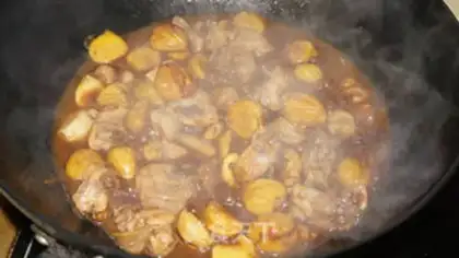 Make Chestnuts burn chicken legs step 5