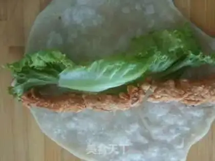Make Old Beijing chicken roll step 8