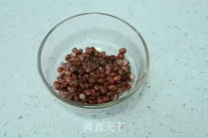 Make Bean Mountain medicine cake step 1