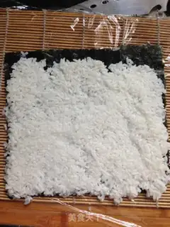 Make Meatball salmon sushi step 4