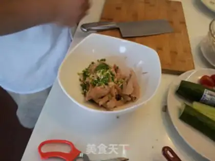 Make A chicken claw with pot salt step 3