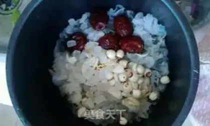 Make ♪ Red-tree lilies silver ear soup ♪ step 1