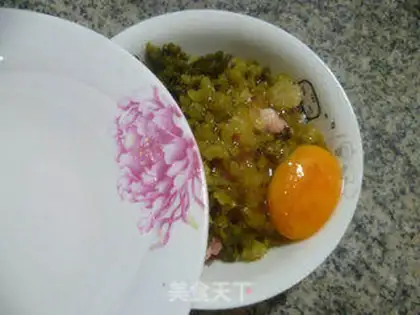 Make Eggs, snow, meat step 4