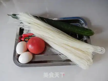 Make cucumber egg sauce and rice powder step 0