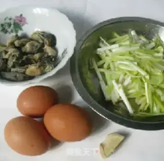 Make Seafood, yellow eggs step 0