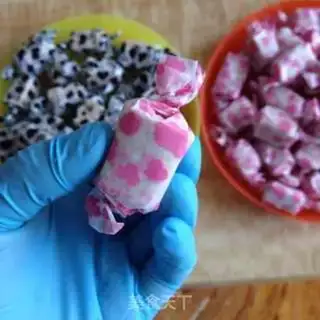 Make Taffy peanuts with sugar step 7
