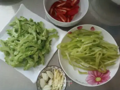 Make Chili made bitter melons step 1