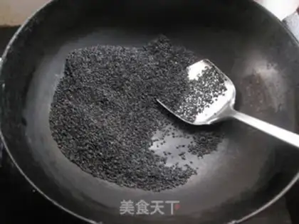 Make Homemade black sesame paste step 3