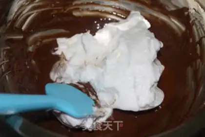 Make Chocolate mousse cake step 4