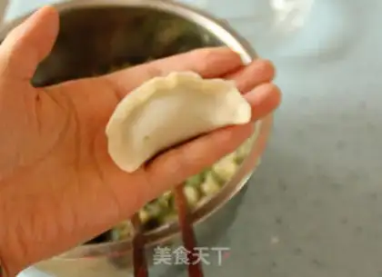 Make Shrimp pork celery dumplings step 18