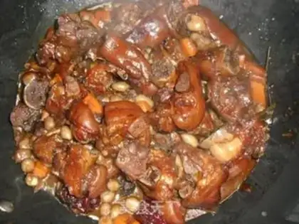 Make Peanut stew pig hoof step 8