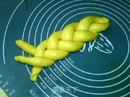 Make Mango ice cream braid bread step 11