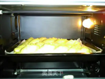 Make Mango ice cream braid bread step 16