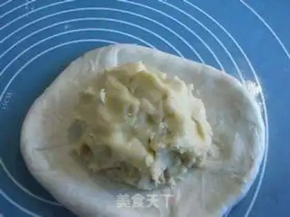 Make Fruit-meat mooncake step 2