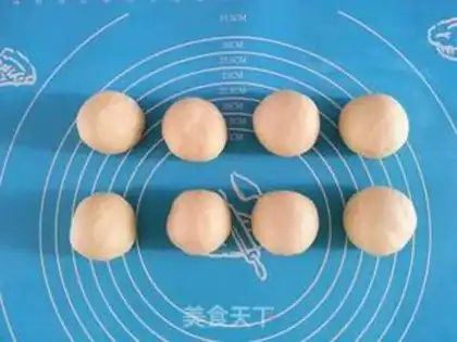Make Fruit-meat mooncake step 11