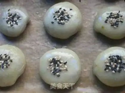 Make Fruit-meat mooncake step 14