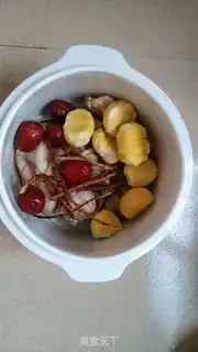 Make Five fingers of peach root chicken soup step 3