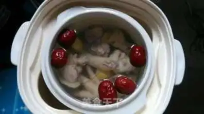 Make Five fingers of peach root chicken soup step 4