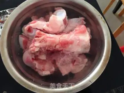Make Bones, soybeans, abalone soup step 1