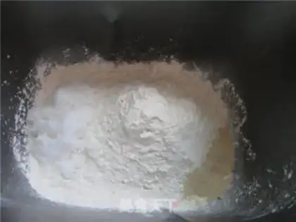 Make A salad sauce with milk toast step 5