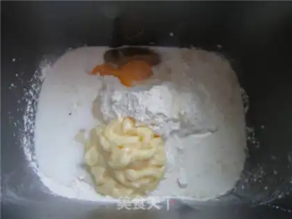 Make A salad sauce with milk toast step 6