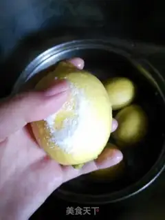 Make Lemon honey tea step 1