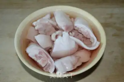Make Red burning pig hoof step 1