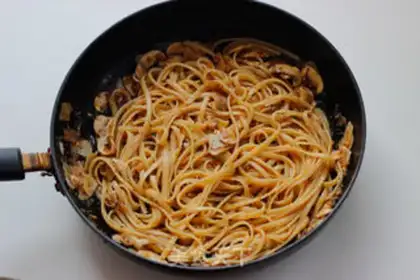 Make Garlic Italy Noodles step 5
