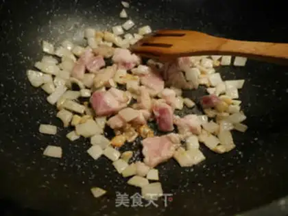 Make The green mushroom fried meat step 2