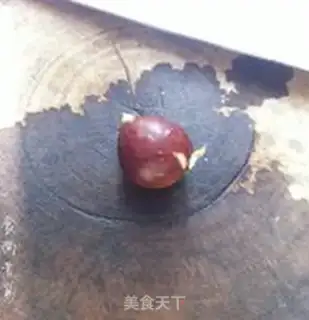 Make Salt plate chestnuts step 1