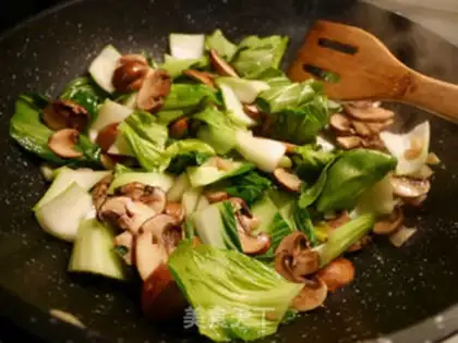 Make The green mushroom fried meat step 3