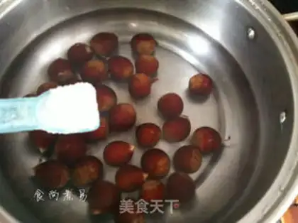 Make Salt plate chestnuts step 2