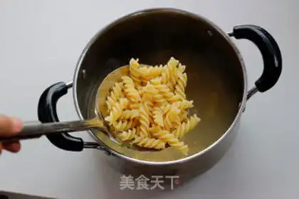 Make Sprinkled salad noodles step 2
