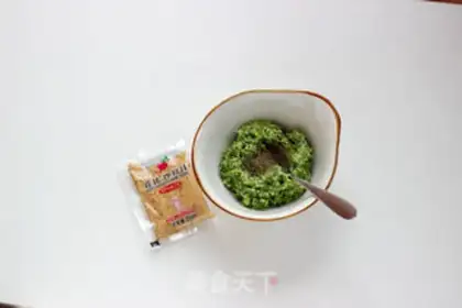 Make Sprinkled salad noodles step 3