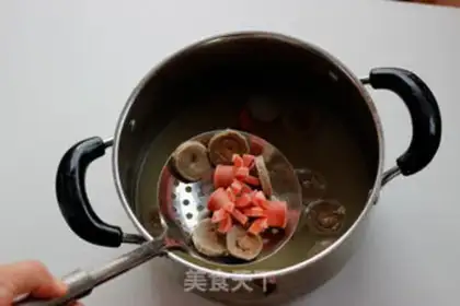 Make Sprinkled salad noodles step 4