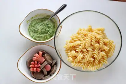 Make Sprinkled salad noodles step 5