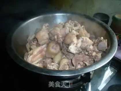 Make The rooster stews radish step 1