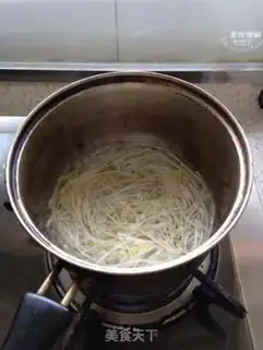 Make Onion noodles step 2