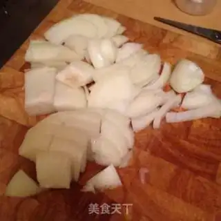 Make Thai chicken potato curry step 1