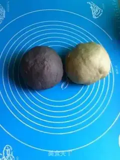 Make Coco-colored buns step 1