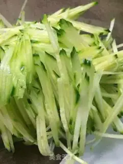 Make cucumber sesame noodles step 0