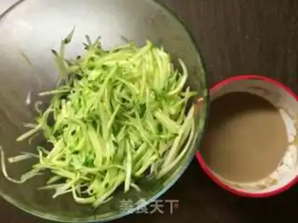 Make cucumber sesame noodles step 4