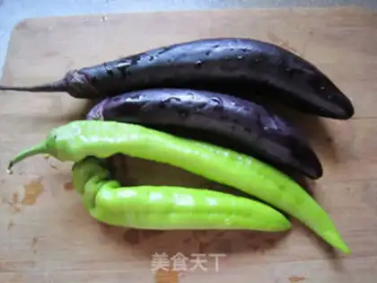Make Spicy sauce and long tomatoes step 0