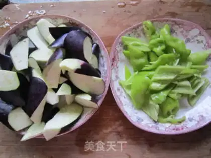 Make Spicy sauce and long tomatoes step 1