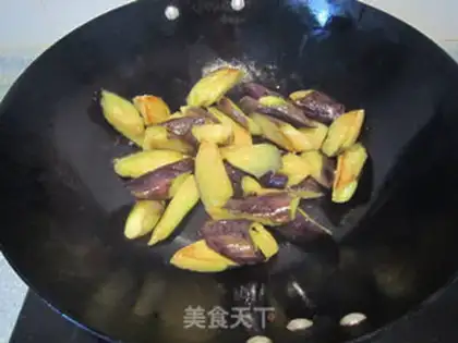 Make Spicy sauce and long tomatoes step 4
